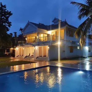Riveria Portico - River Side 6 Bedroom Private Pool North Paravur